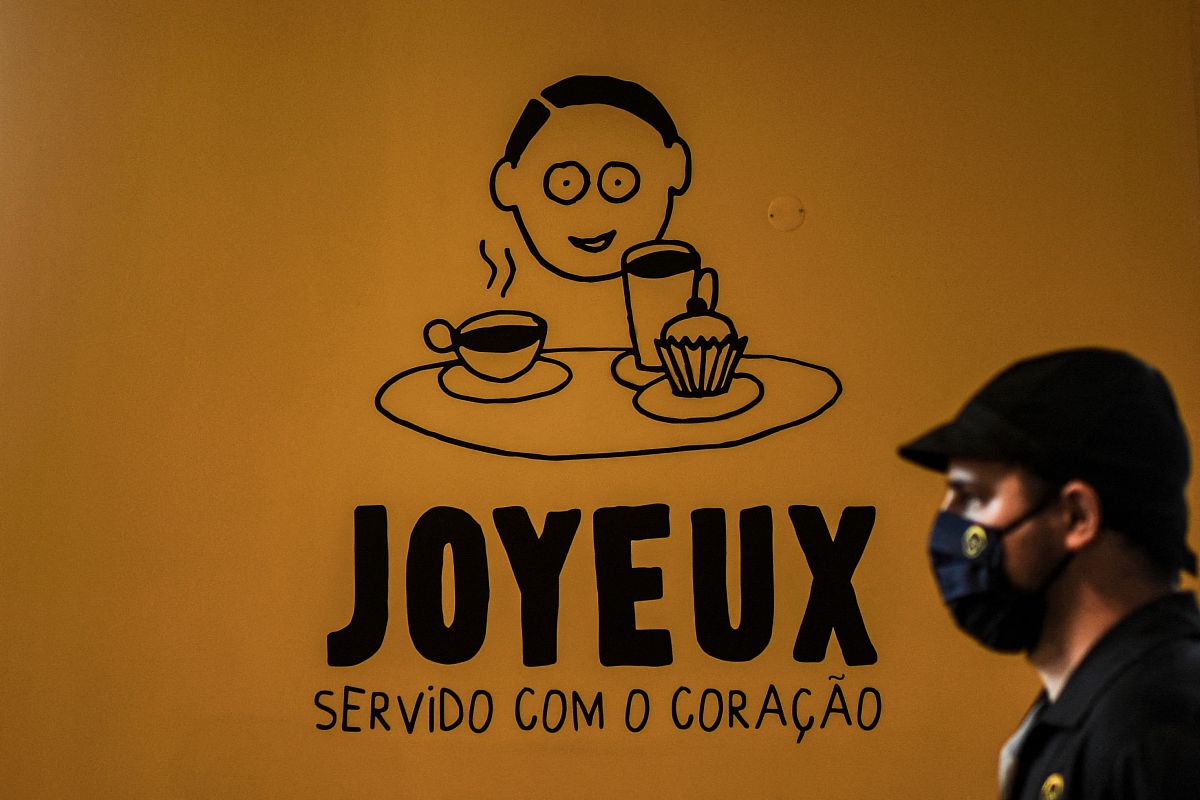 当地时间2021年11月20日,葡萄牙里斯本,当地"快乐咖啡馆"(cafe joyeux