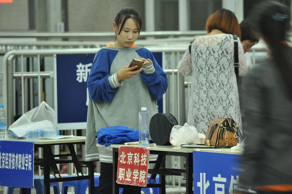 运输安保人员配置优化：距离、数量与效率的平衡