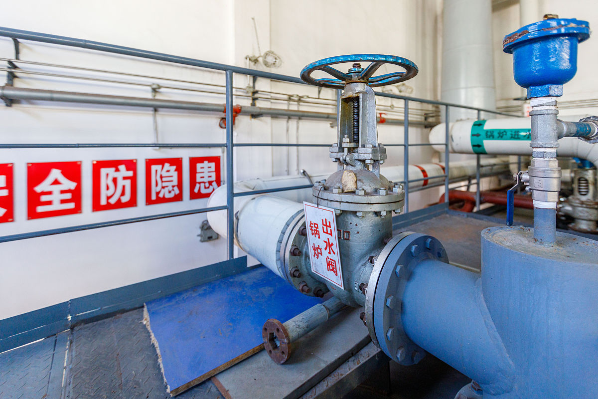 重生回到中考考场，他的未来会怎样？