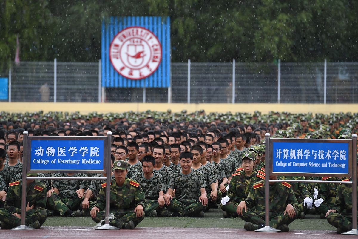 中国教育部规定内地学生须参加军事训练
