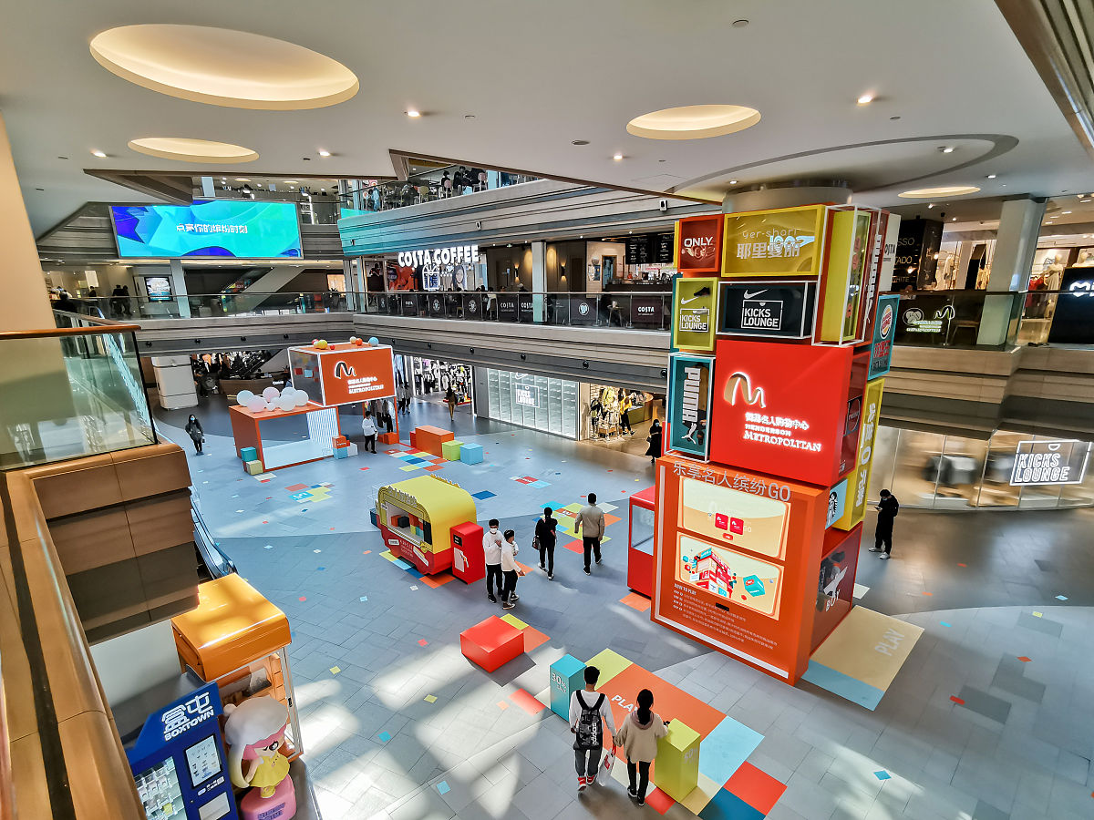 Strategies for Enhancing Customer Experience and Foot Traffic in a Shopping Mall: A Focus on Digital Innovation