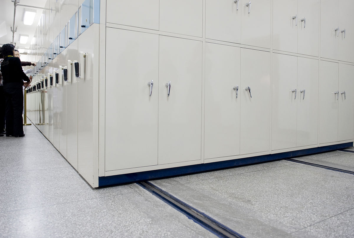 档案除尘净化管理台：高效管理档案清洁设备