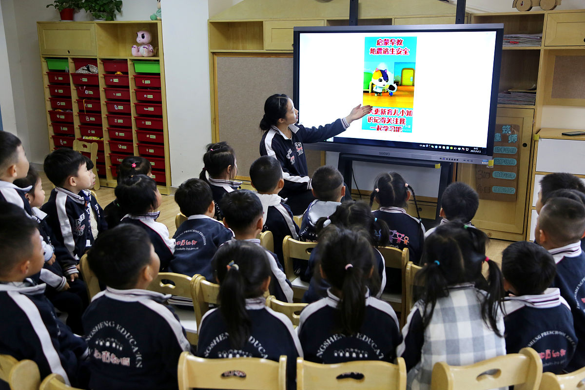 给我一份学生口吻的有关防性侵的国旗下讲话的讲话稿