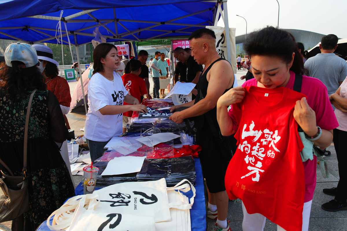 社区义卖活动: 旧物回收, 爱心传递