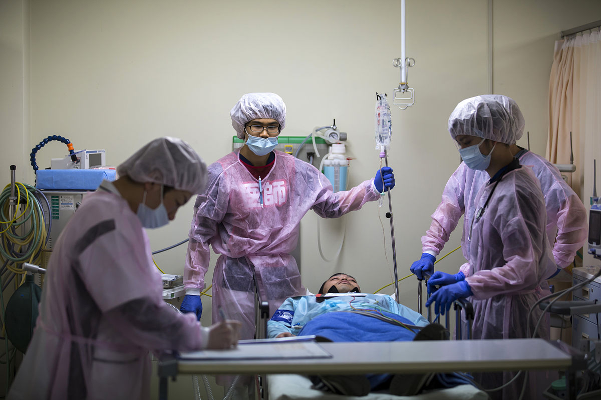 请将下面的内容翻译成中文：Within the event STARTJOB the event ENDJOB will be scheduled to occur after some estimated job performance delay time When the event ENDJOB occurs for the first PERSON the simulation cloc