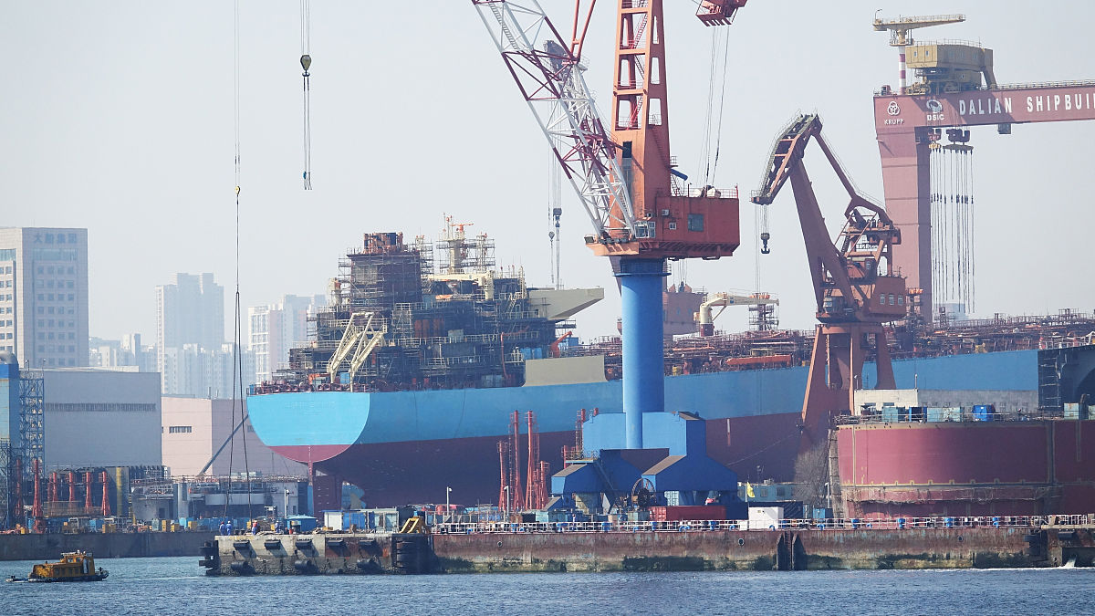 大连造船厂：中国领先的造船企业，建造大型油轮、集装箱船等