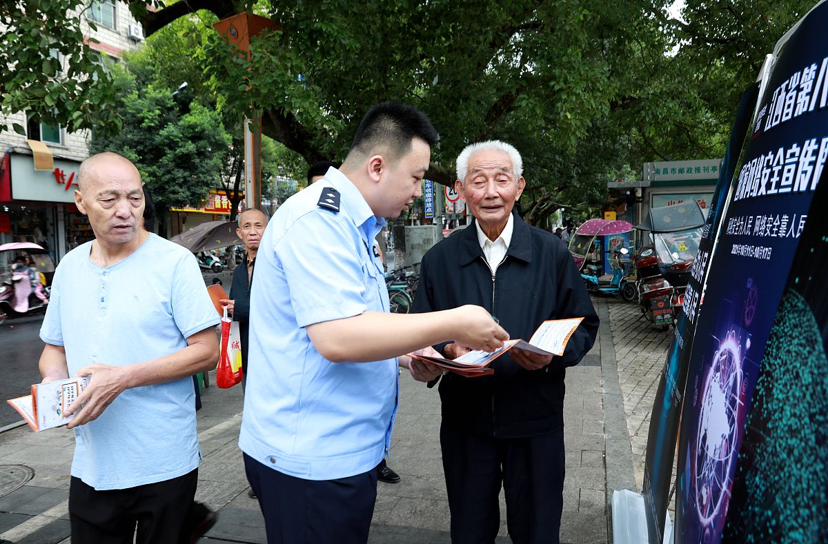 翻译
Furthermore, I have had an opportunity to read the handbook, and I understand that I may ask the EHS department or my contract contact any questions I might have concerning the handbook.