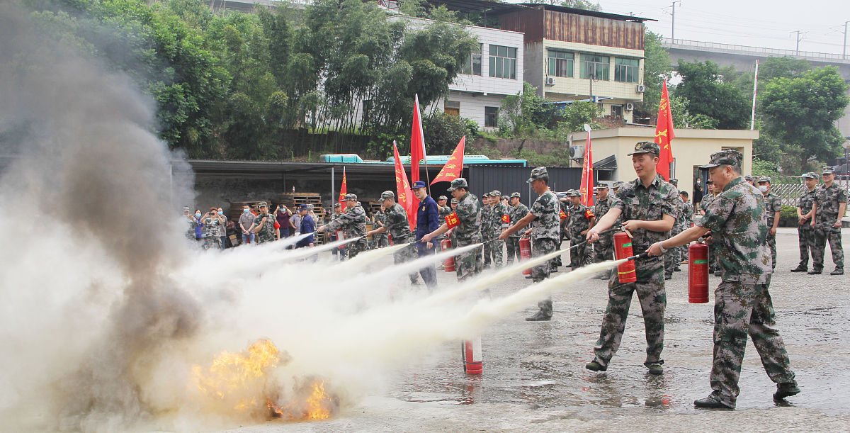 重庆市护士学校、举行火灾逃生疏散演练及灭火演练