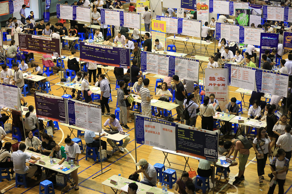 广东2023年中专学校热门专业推荐：电子商务、物流管理、机械制造等