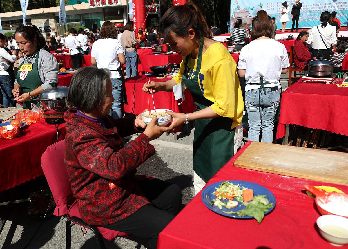 社工中秋活动：绘兔爷，温暖老人的节日