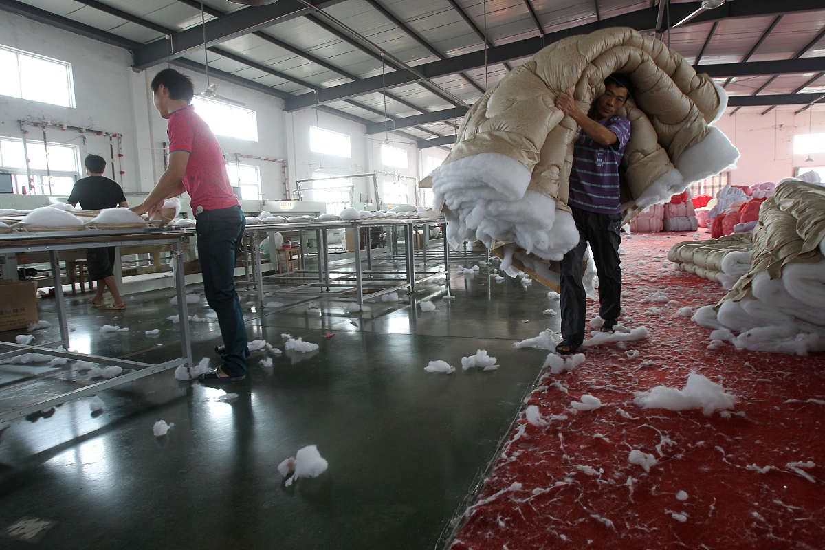 勘察单位内部要建立明确的奖惩机制，定期对勘察人员进行考核，对不合格员工