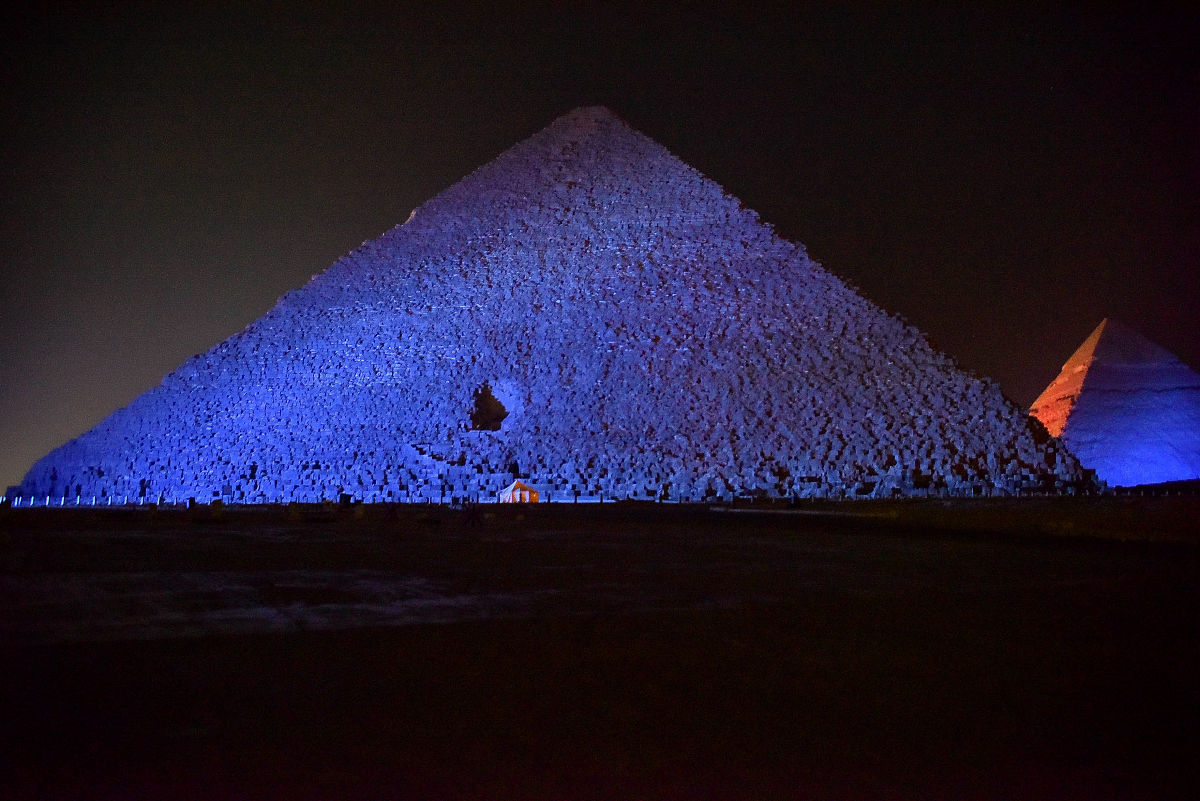 Pyramids of Egypt in EnglishToday I want to introduce the pyramidspirmid to you all !1Near the modern city of Cairo lies the largest and most imposing concentration of pyramids in the world 2Here we j