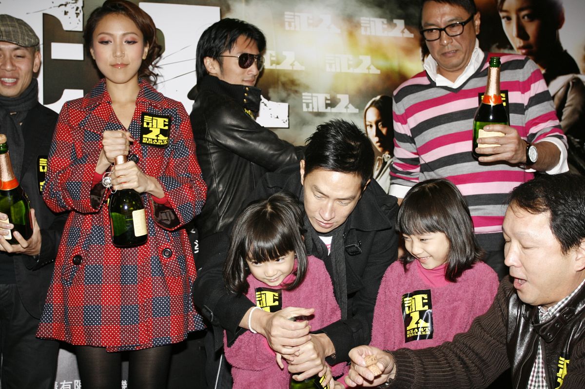 2008年12月9日,香港,英皇集团电影《证人》庆功宴举行.钟舒漫 谢霆锋 
