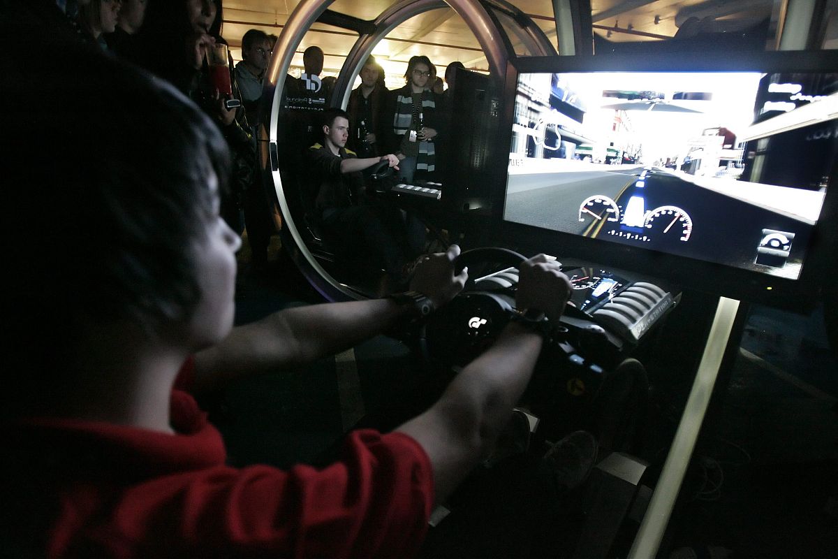 2008年4月2日,英国,ps3的游戏大作gran turismo 5 prologue日前正式发