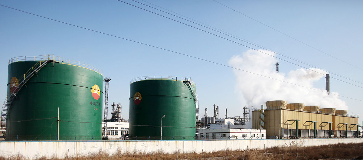 以群公告的方式委婉的说出需要选前三个代表表述下列语句：各团员：下午两点开个会会议议程一个是是选举新一届的团支部委员会另一个是推选天津公司参加石油公司第四次代表大会代表