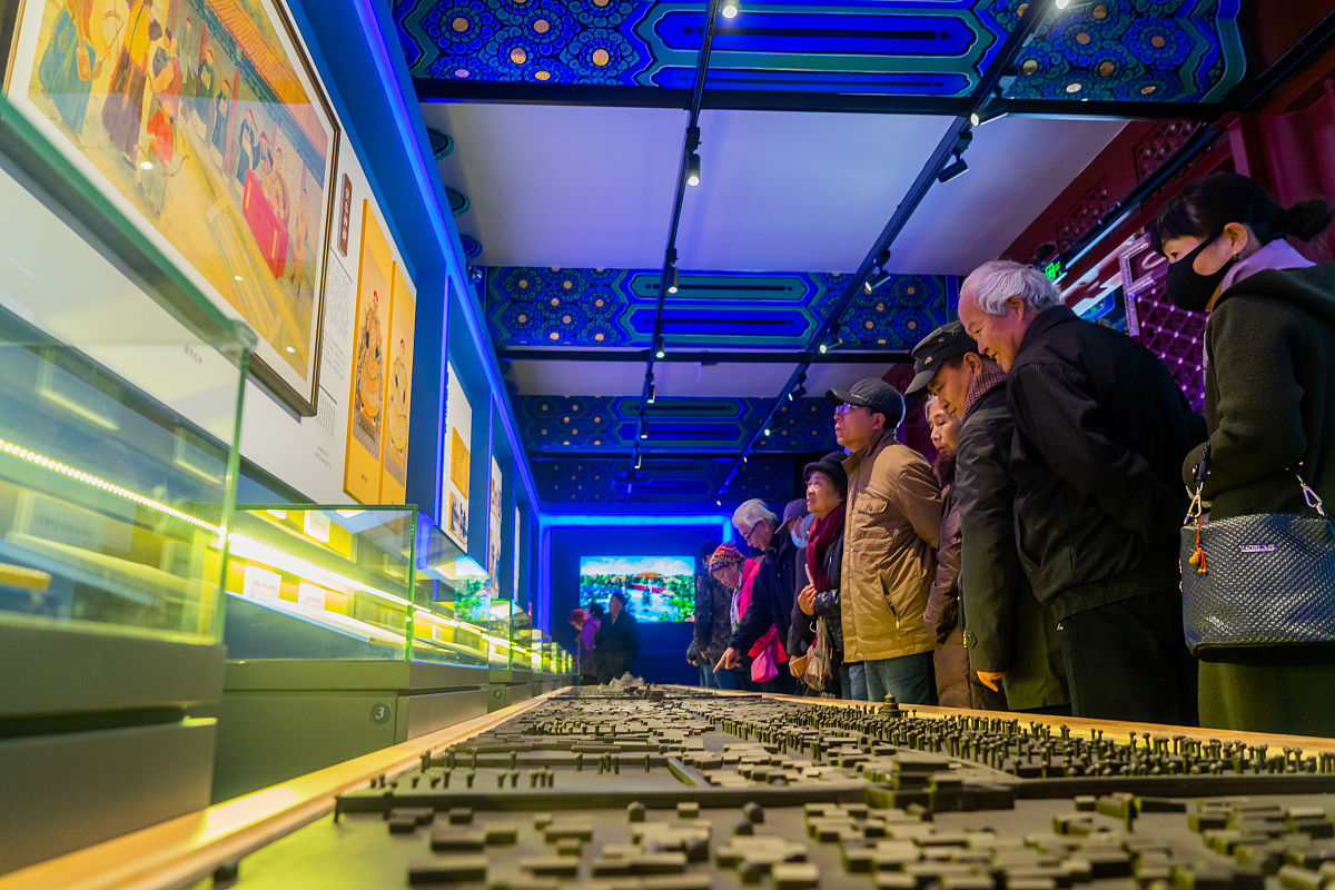 帮我写个作业题目是《我的小气群主不愿意给我金币》500字