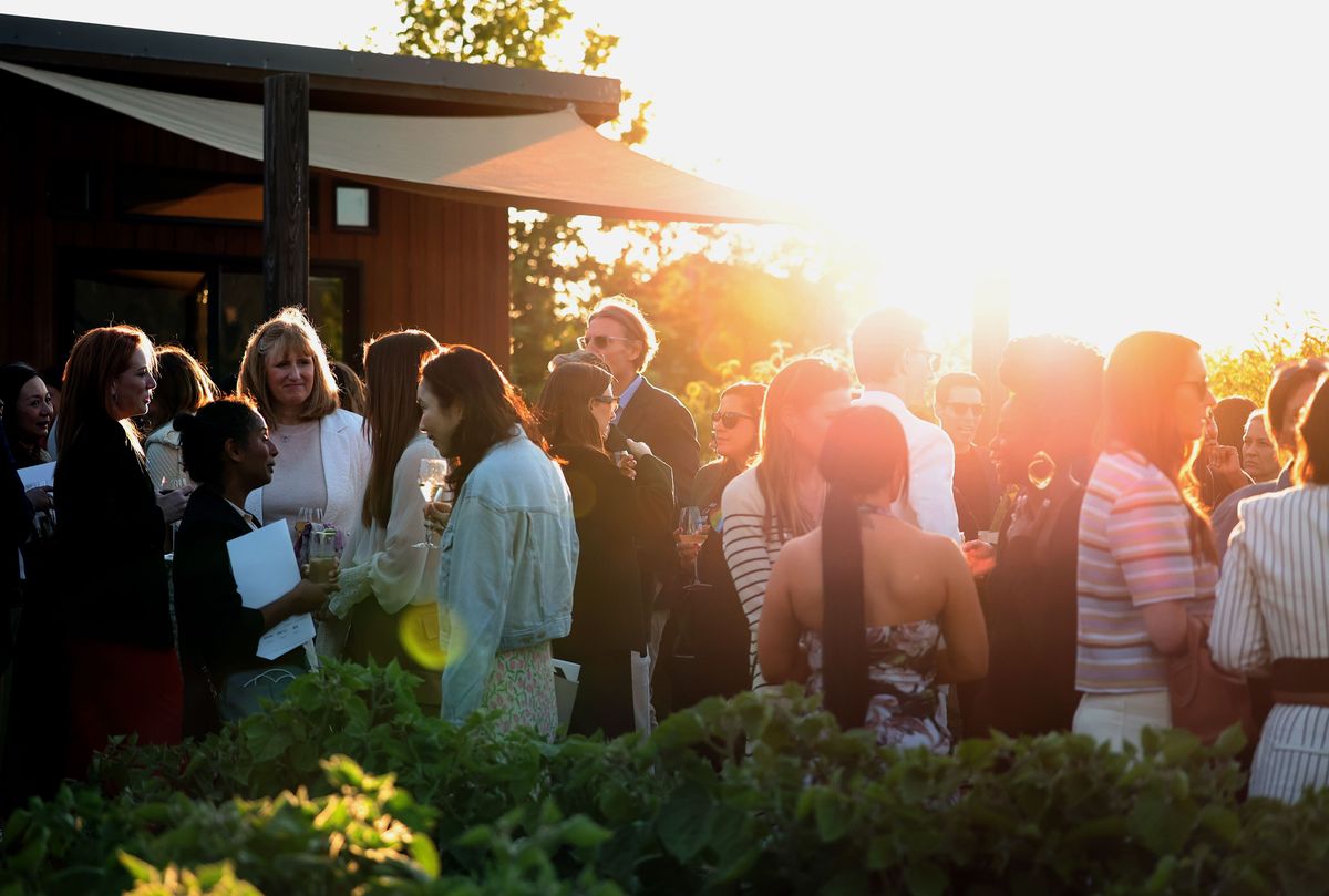 人群太吵了我想去有风的地方什么意思