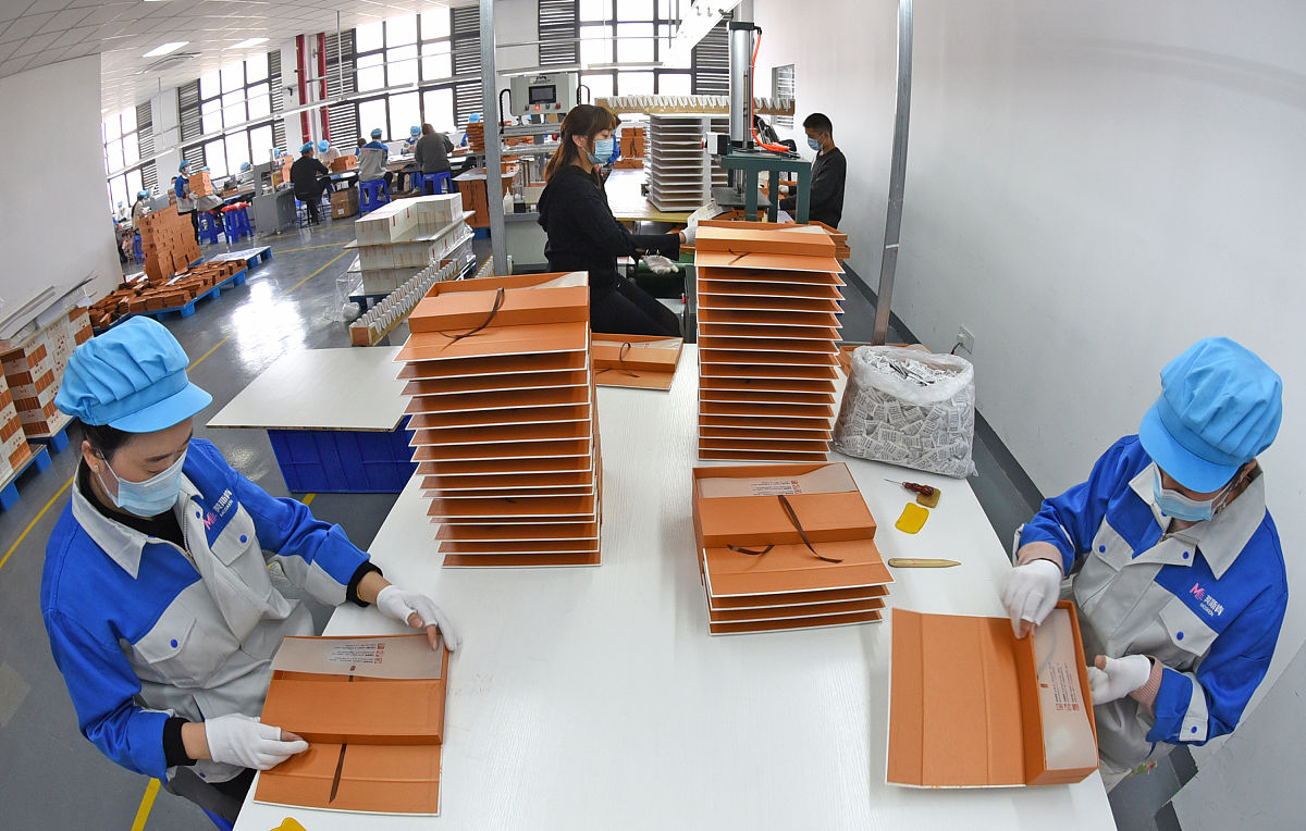 请修正。We intend to visit the factory tomorrow to learn more about the processing and storage of the cargo In addition to collecting the information that we reported earlier we also plan to collect some