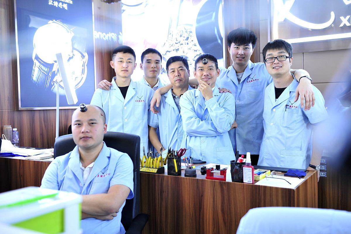 修改这句话非常感谢梁华敏老师殷樱老师张斌老师随铭师兄以及我们0919实验室的晶晶师姐逸仙师姐苗苗师姐吴建华师兄管菲碧君师妹也要衷心感谢我的优秀的搭档刘晓昭同学他教会了我许多分析流程帮助我解决了无数次的报错。我们在课题上的讨论和争辩不断推动了研究的进展。同样非常感谢刘晓昭同学的陪伴每次愉快的聊天都是最好的缓解科研压力的方式。非常感谢我的室友莎莎对我实验技能上提供的指导和帮助让我能够快速成长。感谢广西