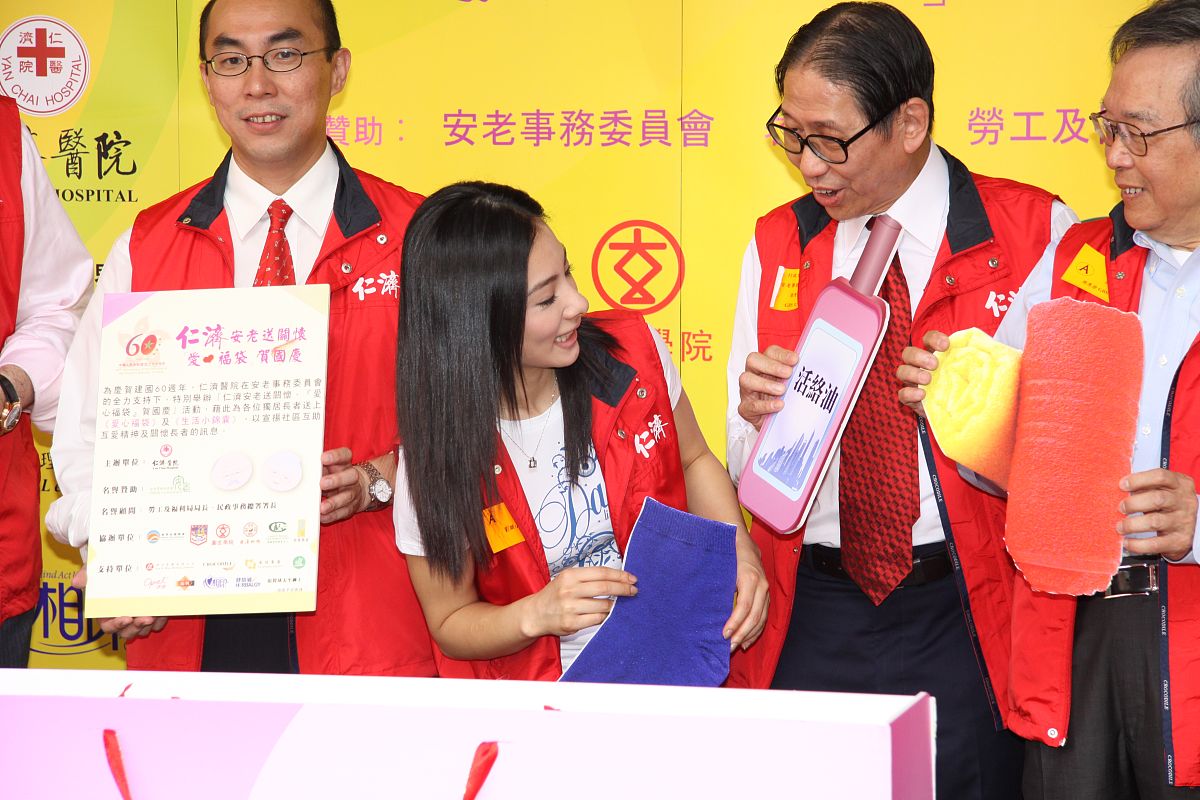 我想把我的基因传递下去但是我已经40岁了我从来没有遇到过我所知道的任何想要和我生育后代的女人所以我不得不开始怀疑这是否只是自然选择也许我只是需要找到另一种方式来为人类做出贡献