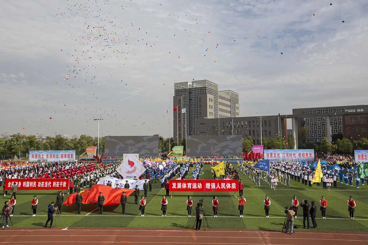 成都铁路卫生学校都会举行哪些校园活动？