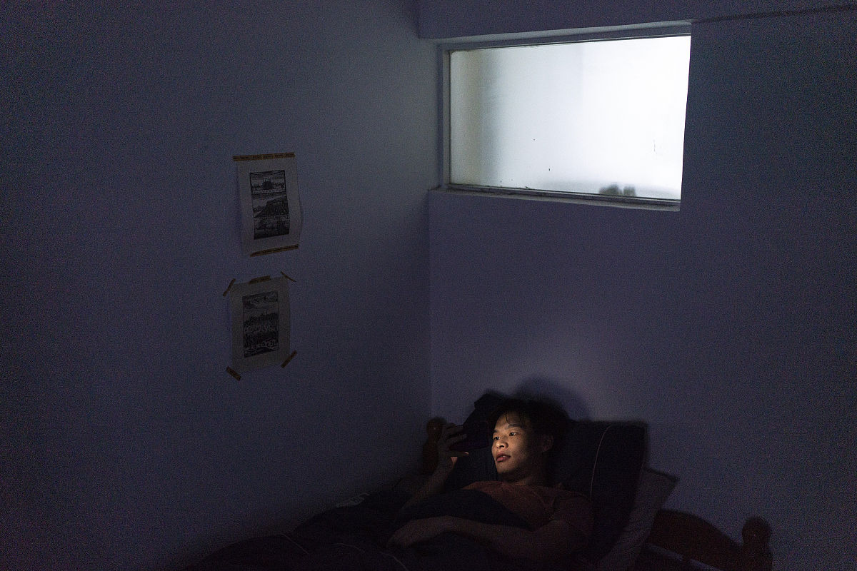 女朋友出去实习 做错了被领导说 要怎么安慰