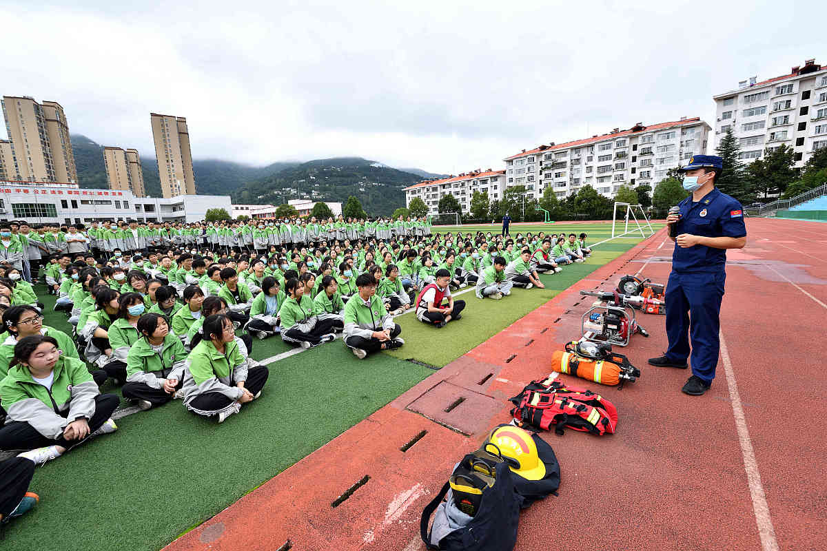 2020年六盘水男生在铁路学校学什么好