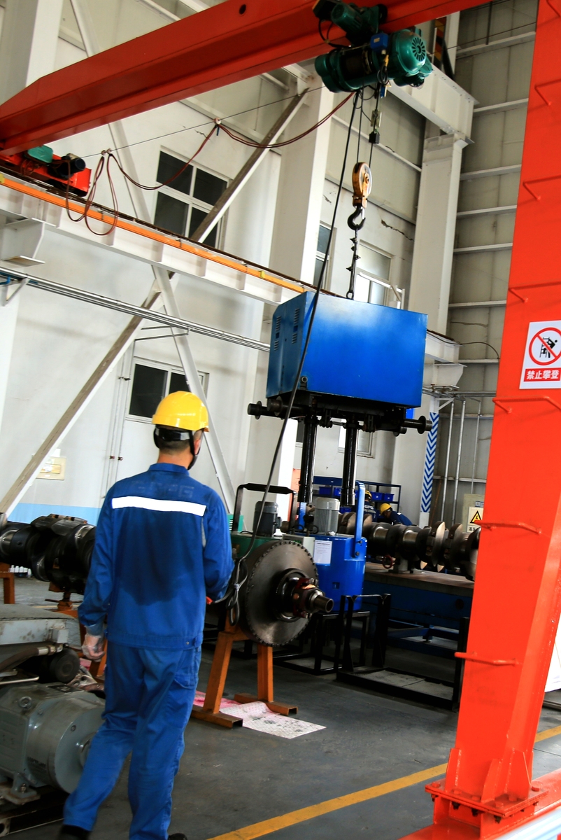 天车吸料管装置