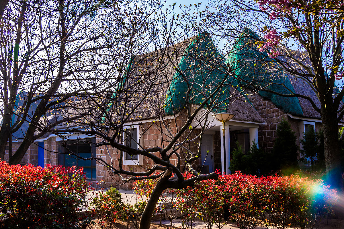 2015年4月30日,山东威海,荣成海草房.
