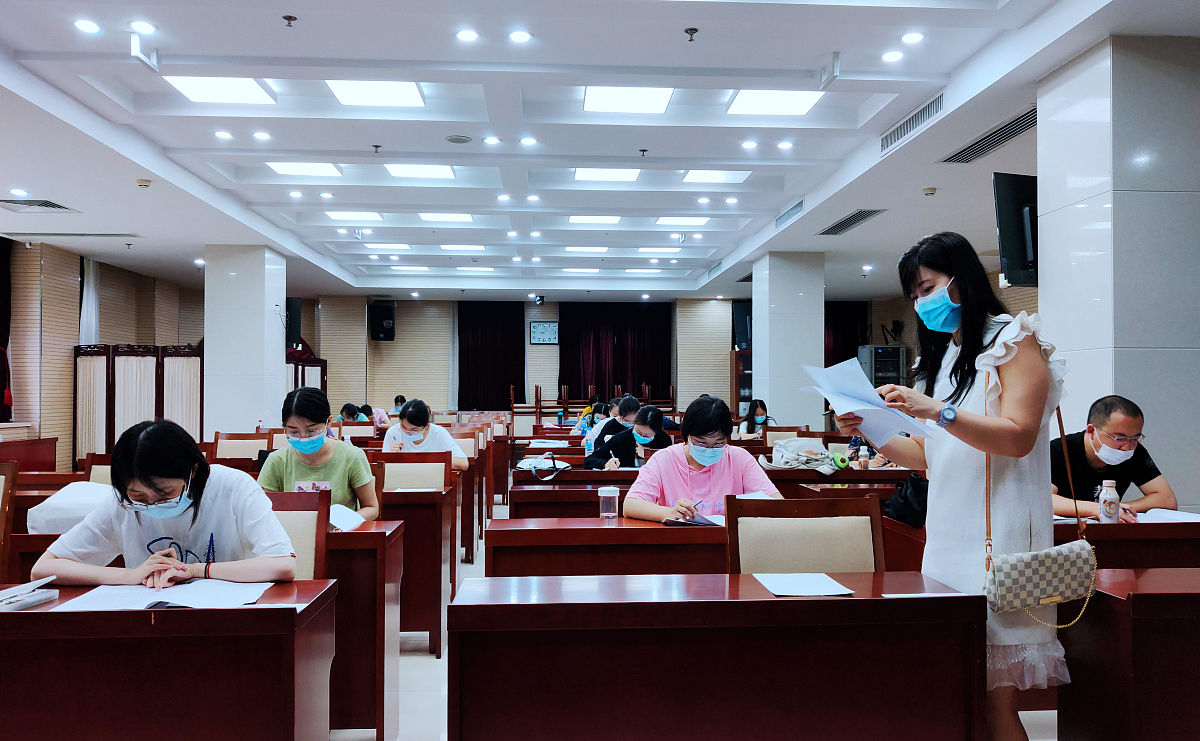 公职人员任职要求：如何满足？