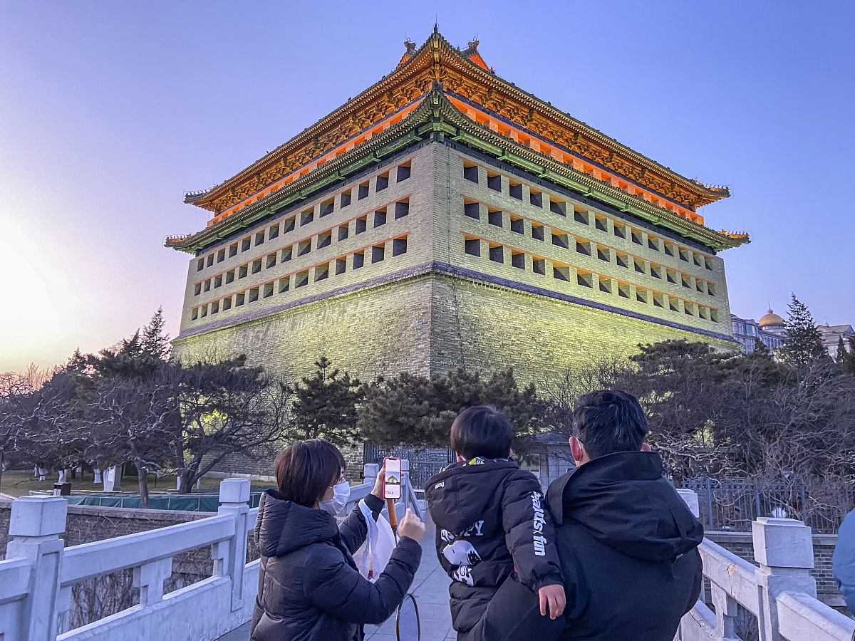 2020年1月29日,北京,明城墙遗址公园,傍晚夕阳西下,景色祥和.
