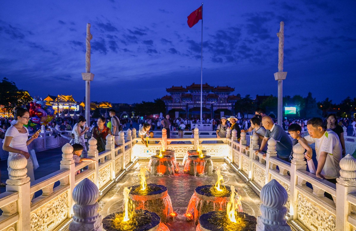 以文化与旅游的关系为题写一篇1200字文章