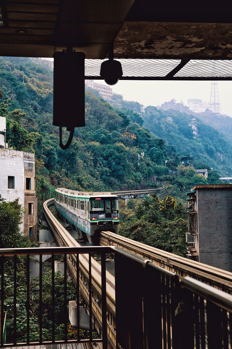 读轻轨学校的条件：学历、英语、专业素质和实践经验