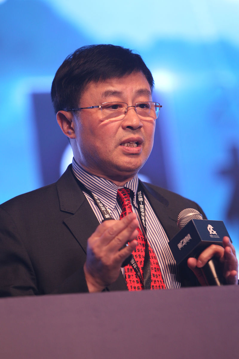 王洪科院士：计算机体系结构与高性能计算领军人物