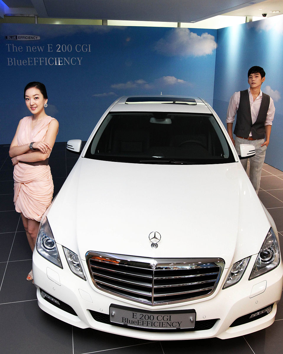 2010年6月7日,梅赛德斯-奔驰在韩国发布新c 200 cgi和新e 200 cgi汽车