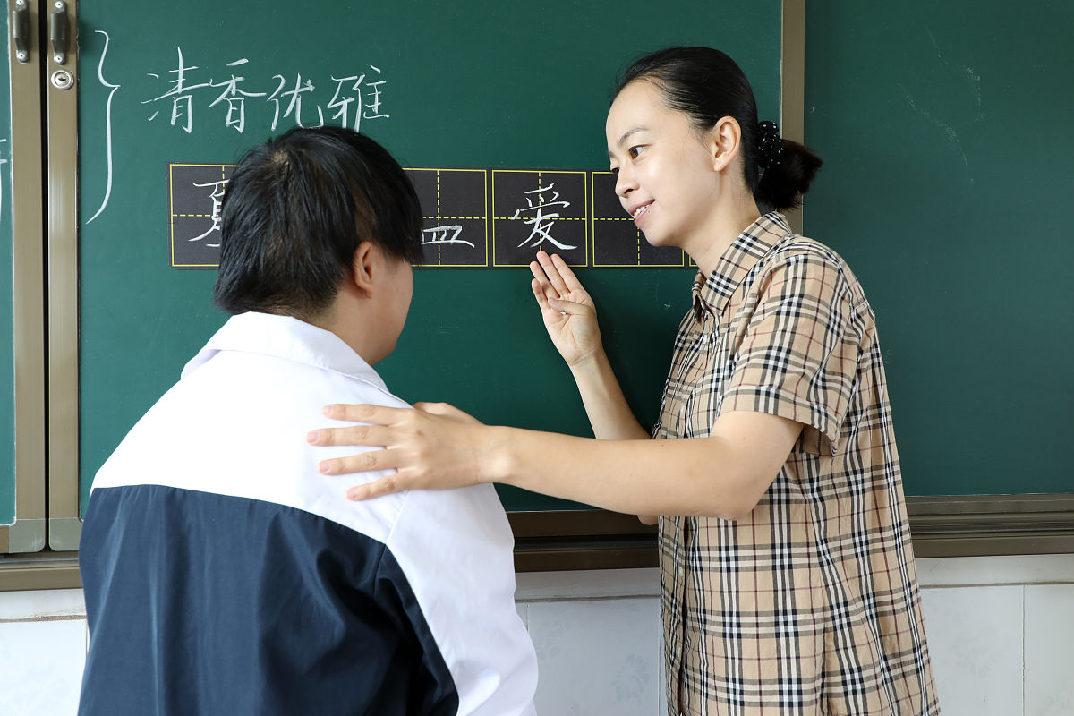 如何教文盲识字