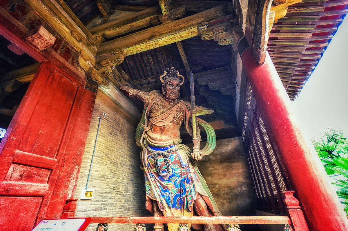 不哼不哈是什么意思？ - 成语解析及启示