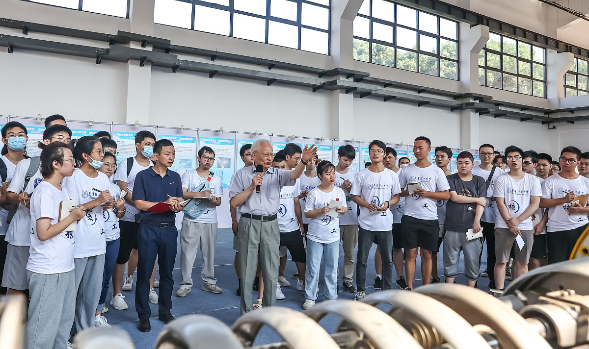 成都高铁学校：培养铁路交通领域国际化人才的动力