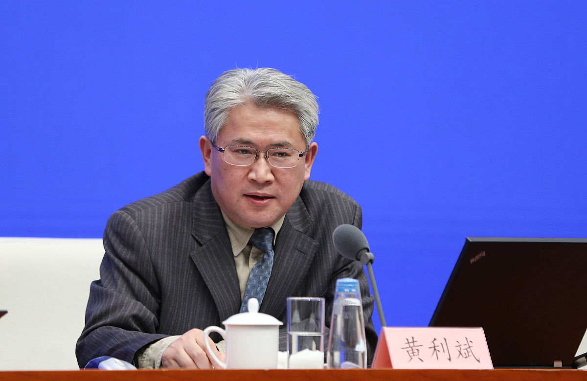 对下面这段话进行改写。国家卫生计委副主任、国家中医药管理局局长王国强强调要加强中医信息化顶层设计做好中医药信息化‘十三五’规划编制工作。 9国家中医药管理局也在2016年底制定了有关中医药信息化的方针政策来保护和发展中医药中医药的传播和发展朝着数字化和信息化方向发展是大势所趋。但就目前状况来看情况却不容乐观。