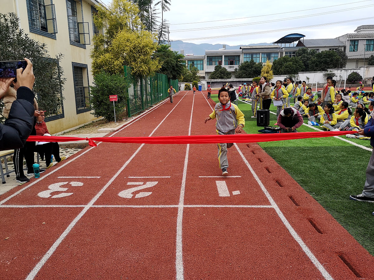 2018年12月7日,云南昌宁,华侨小学的孩子们正在参加比赛