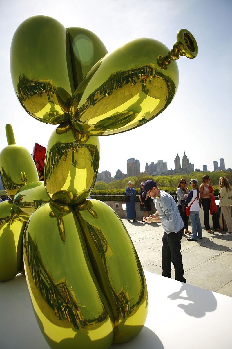 如果女朋友父亲对你说了这样的话没关系最近先不要联系她都需要冷静一下欲速不达物极必反。应当以学业为重将来学业有成走上社会好就业全球经济疲软多少大学生毕业就是失业太难了！没走上社会不知现实的残酷农村走出来的学生进入大城市生活掏空了多少家庭背负了多少房贷做了一辈子房奴。‘辛辛苦苦两代人全是银行打工人。。作为男朋友的你应该怎么回复得当呢。