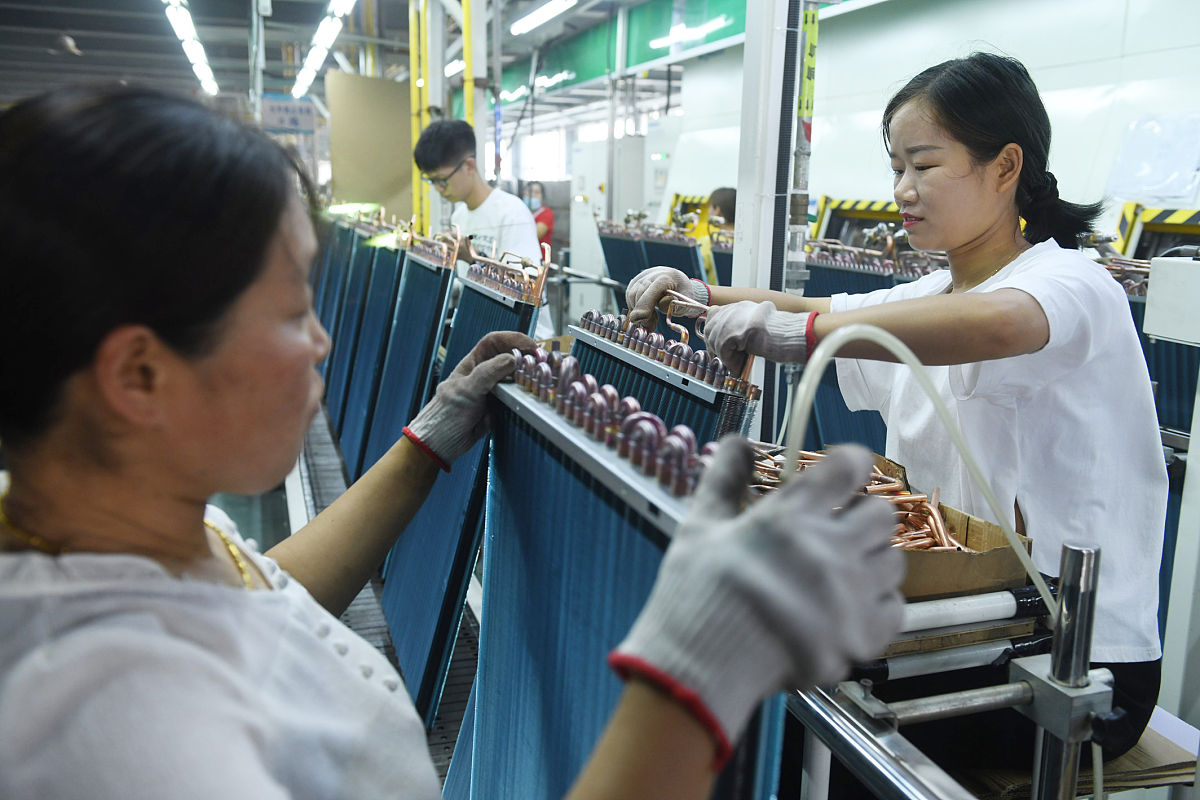 u行管换热器3管程U型管换热器是一种常见的换热器类型其管程设计有三种分别为单管程、双管程和三管程。1 单管程：单管程U型管换热器只有一个管程即冷却剂和被冷却介质通过同一管道流动换热效率较低。2 双管程：双管程U型管换热器有两个管程即冷却剂和被冷却介质分别通过不同的管道流动换热效率比单管程高。3 三管程：三管程U型管换热器有三个管程即冷却剂和被冷却介质分别通过两个管道流动同时还有一个中间管道用于热交