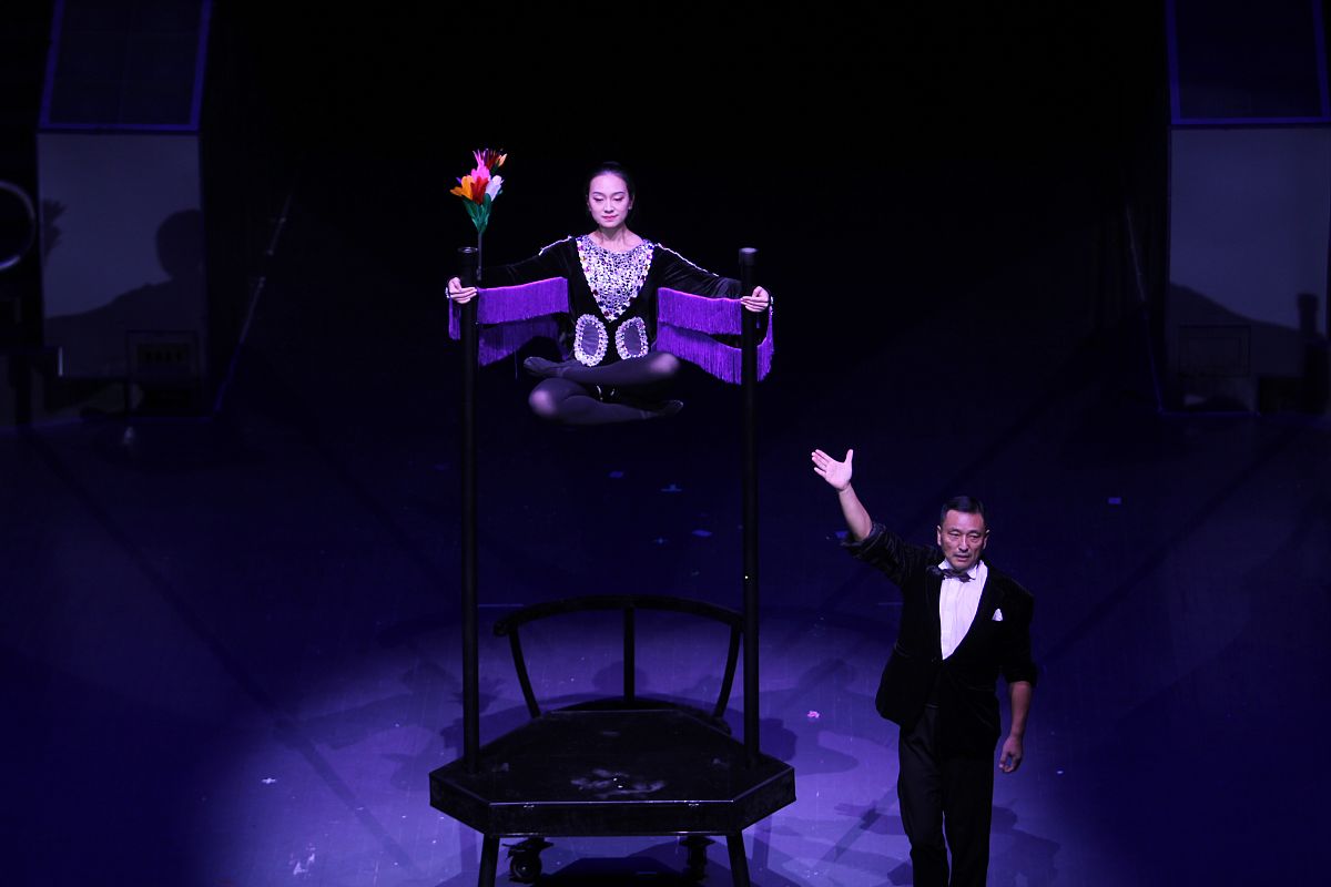 快速学会的个人表演小节目：手影、魔术、灯笼舞等