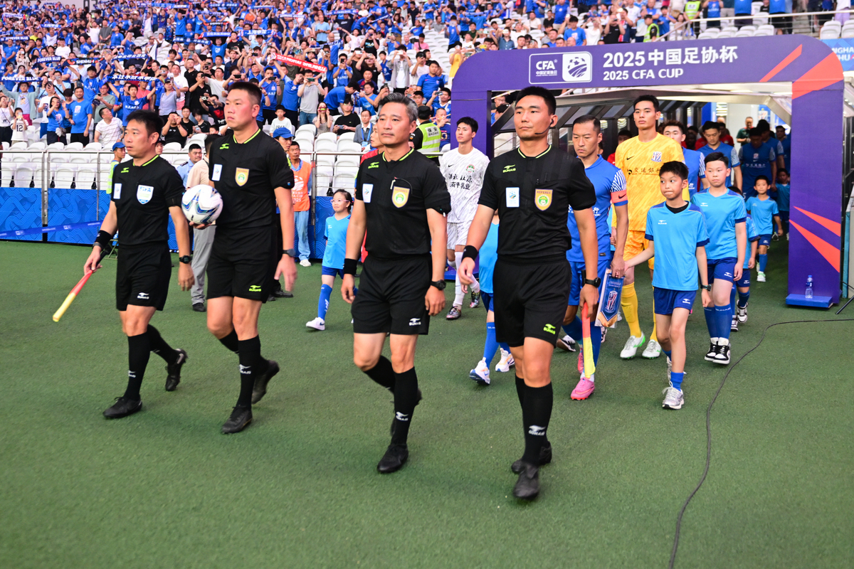 帮我介绍一下2018年足协杯陕西大秦之水队对战上海海港的情况