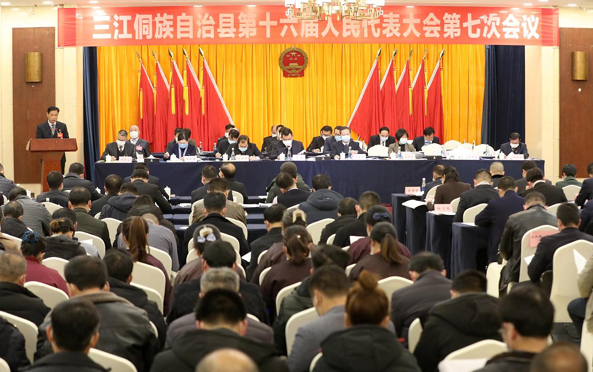 同志们：万盈镇第十四届人民代表大会第二次会议即将隆重开幕。 要求： 续写字数160字