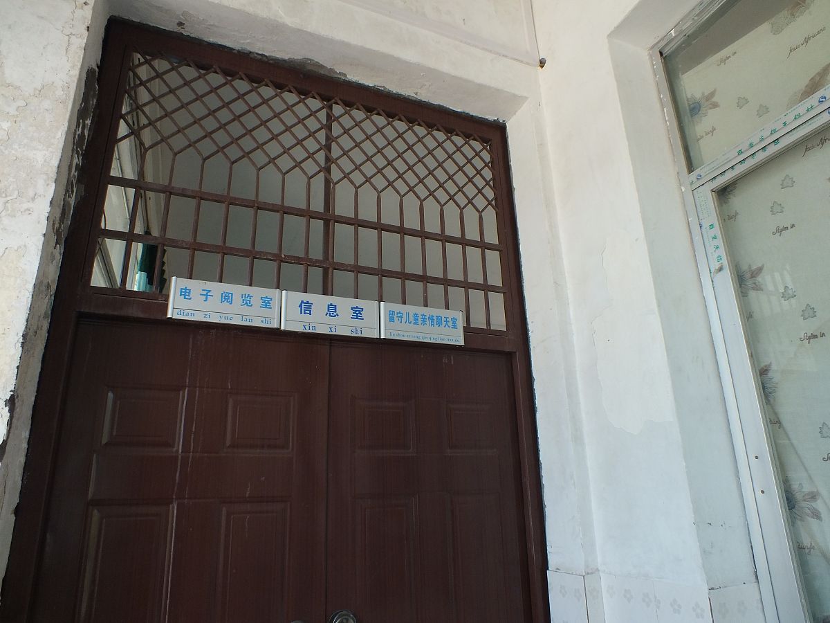 又是学习救生员的一天很充实。2 下午和好朋友一起去了蜜雪冰城吃了两个摩天脆脆筒很爽。3 晚上和我爸打了个电话聊的很开兴。