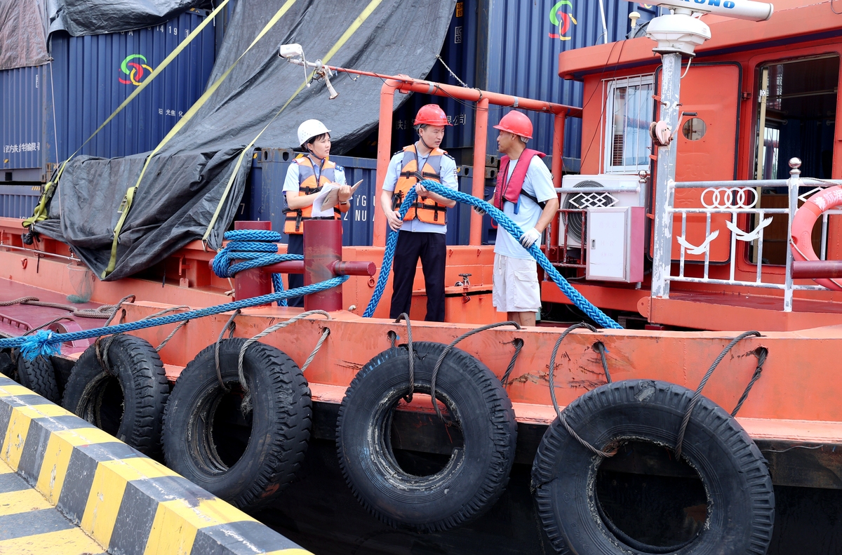 码头设备安全检查：每月记录检查和季度第三方PM