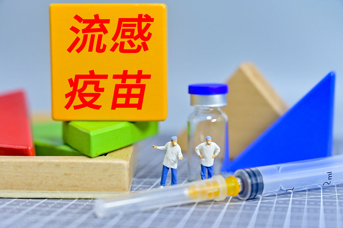 我先了解一下同种属病毒不同毒株之间进行同源重组以构建新型疫苗的案例