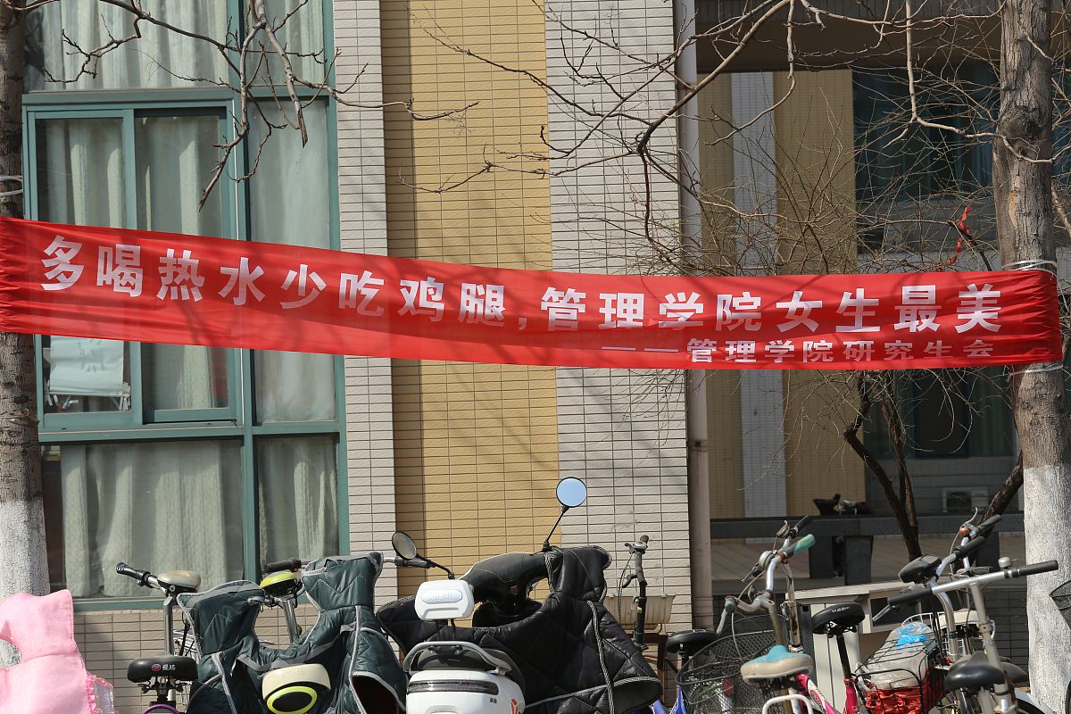 我和一个女孩高三就互有好感了到现在大三了我由于第一次谈恋爱高考后我想直接表白的话