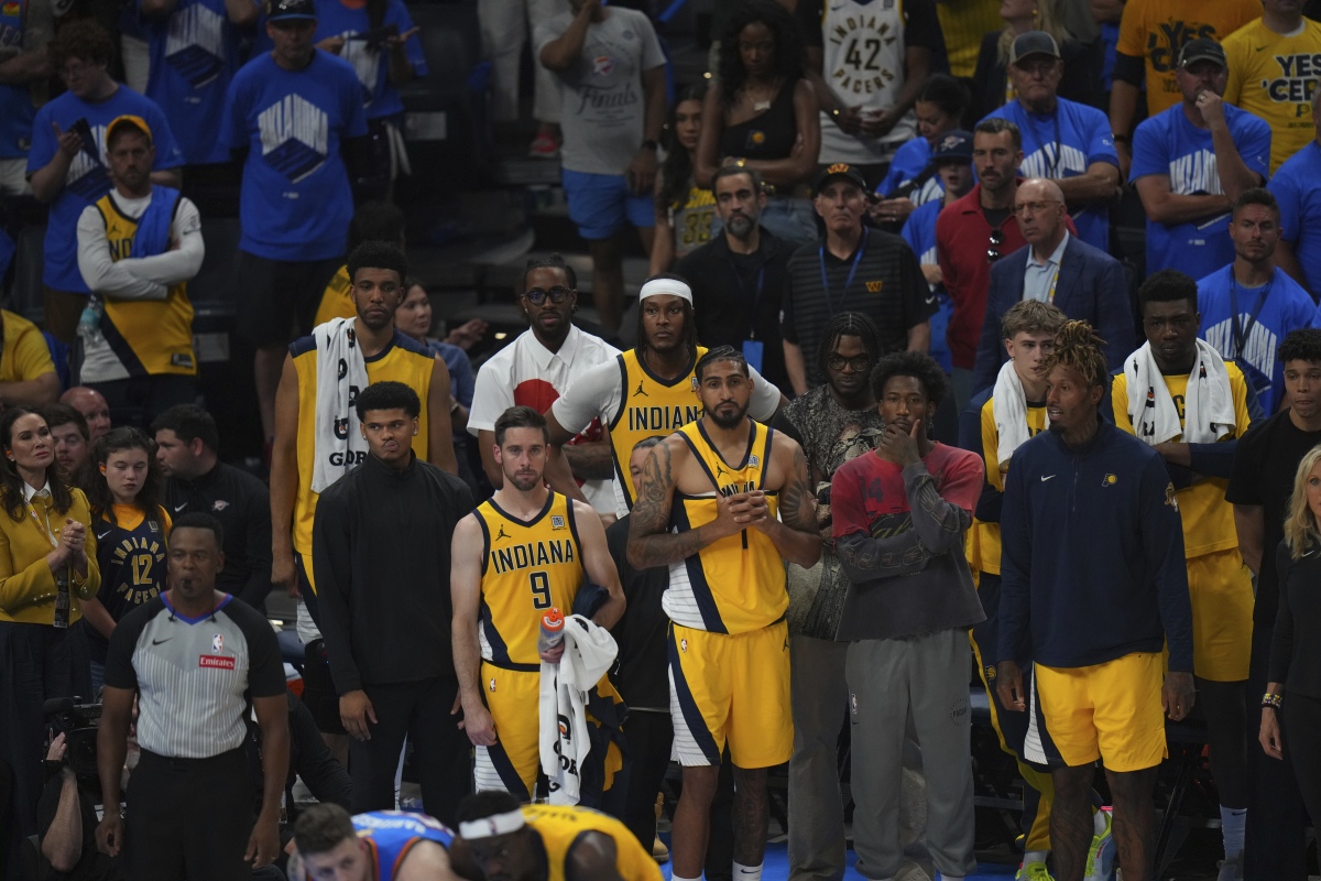 勒布朗·詹姆斯：NBA传奇巨星，篮球之神